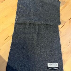 Noble Wilde Women's Gray Cashmere Scarf